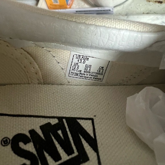 Vans sneakers with Swarovski crystal and rose patch - Picture 6 of 6